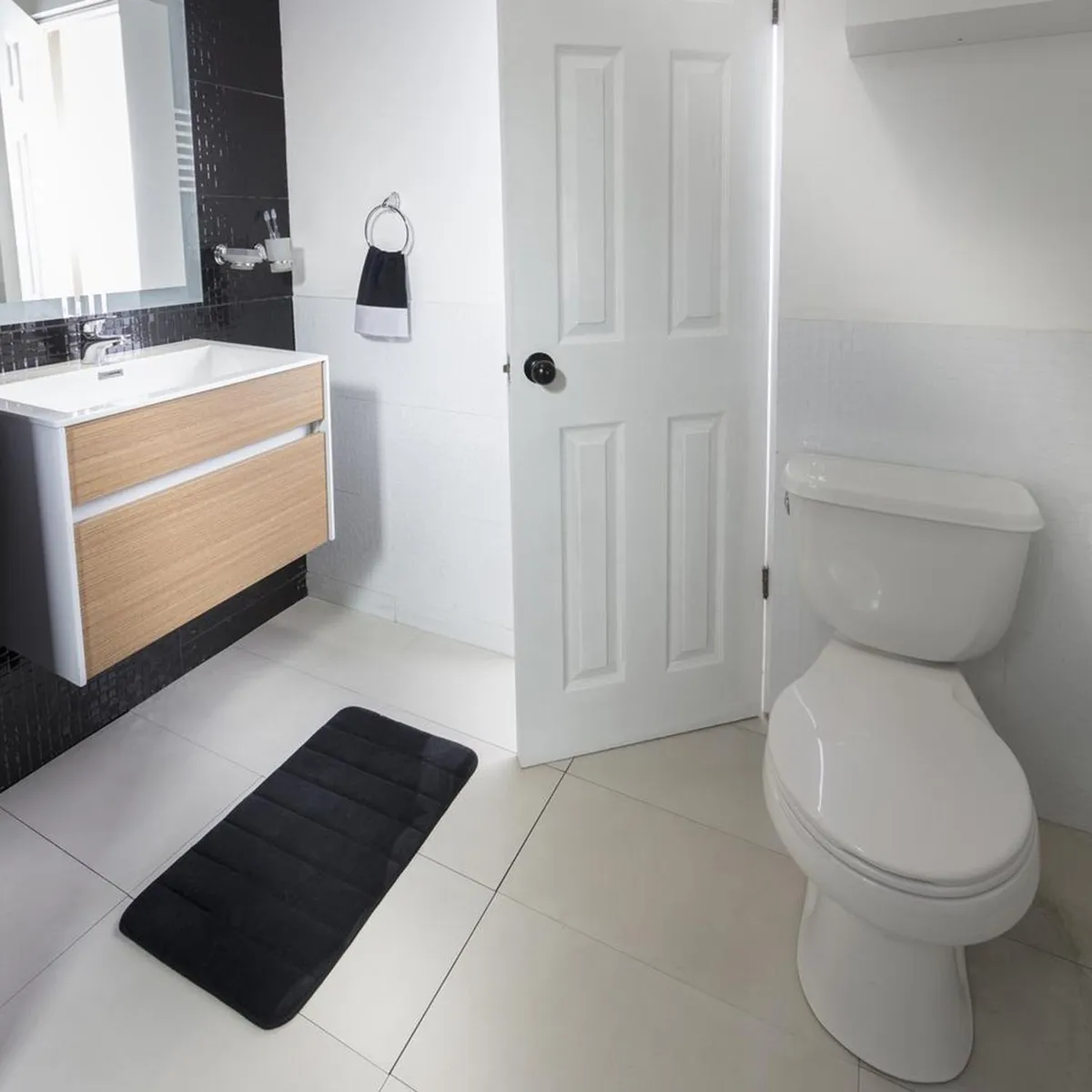 CASA BONITA - Piso de Baño Rectangular Rayas Negro 40x60cm