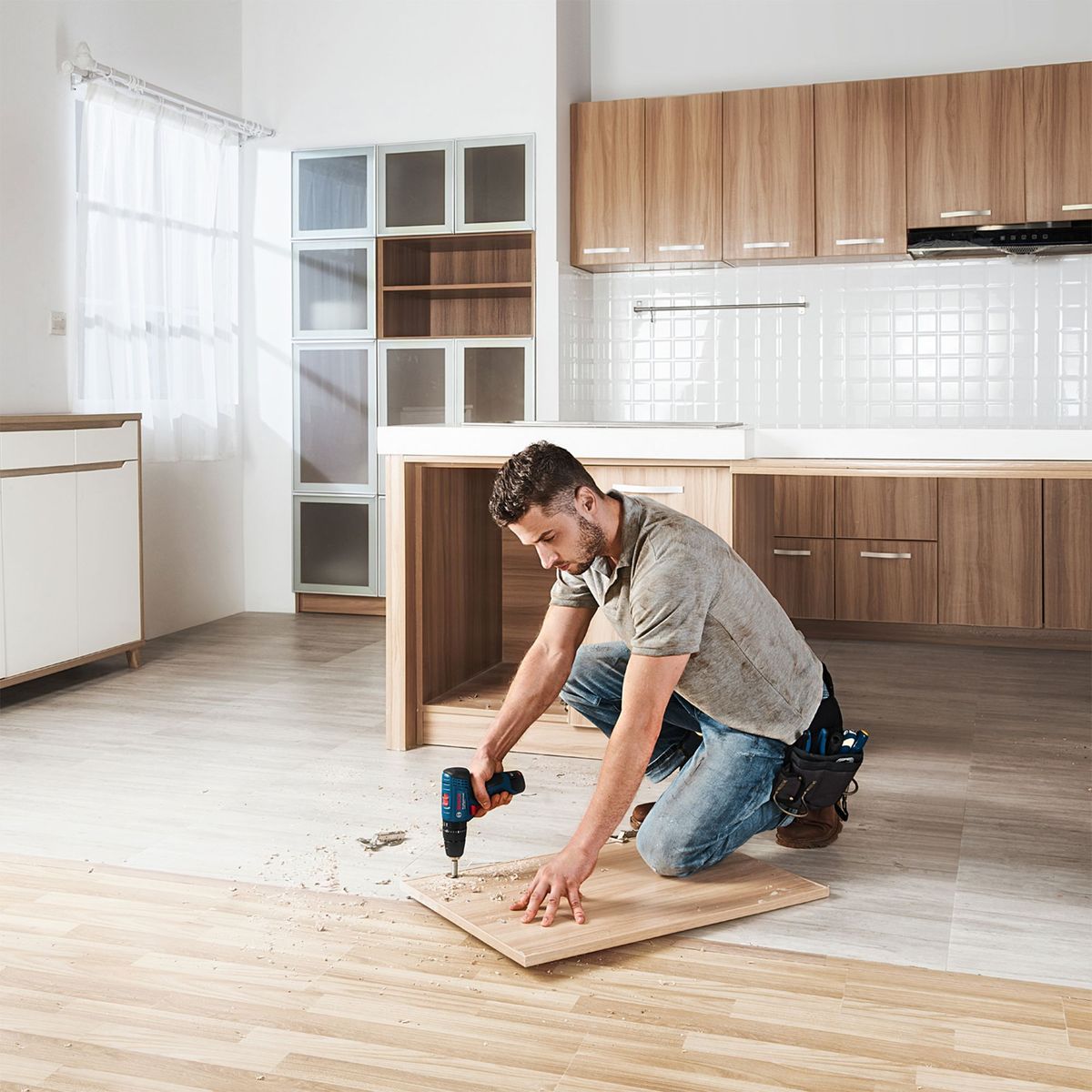 BOSCH - Taladro Atornillador percutor Bosch GSB 120-LI + 2 baterías + 23 Accesorios + maletín de plástico