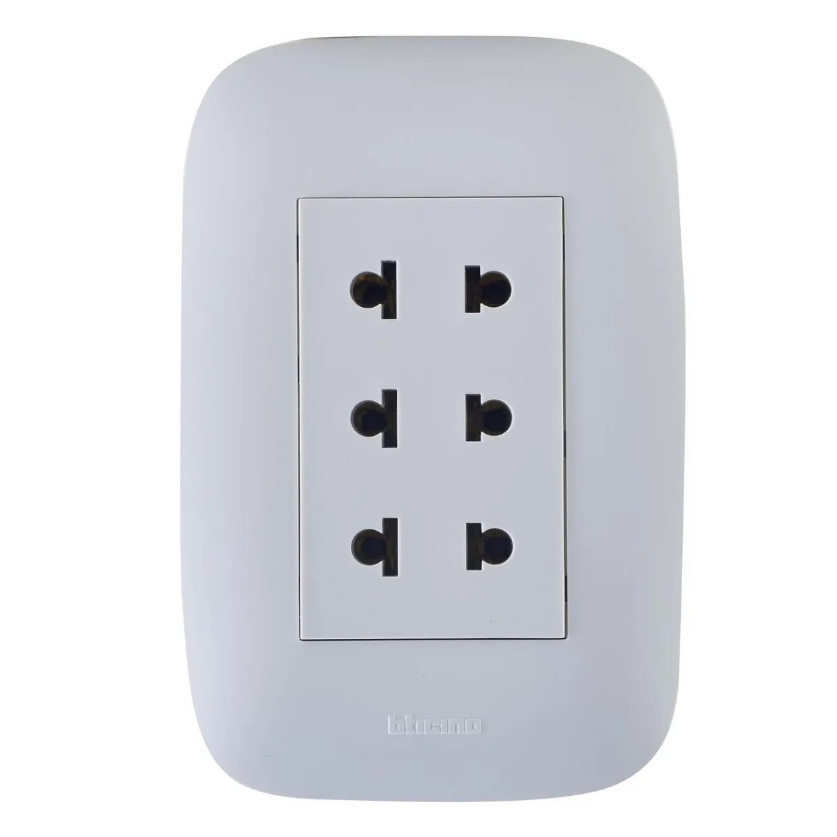 BTICINO - Tomacorriente Triple Domino Sencia Blanco