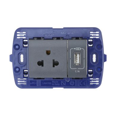 Tomacorriente Simple P/T + 1 Toma USB Living Light Negro