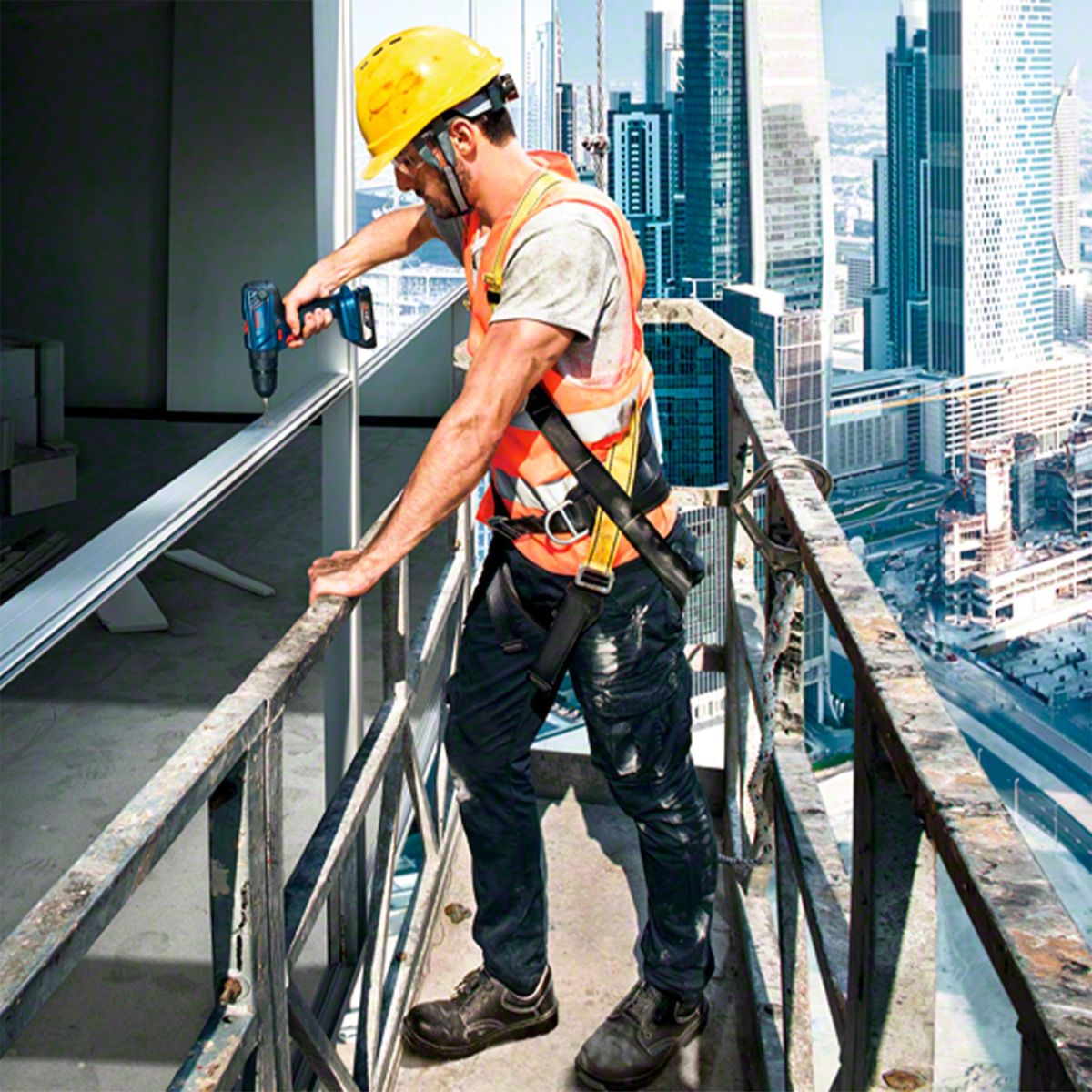 BOSCH - Taladro Percutor Inalámbrico Bosch ½” 18V + 23 Accesorios