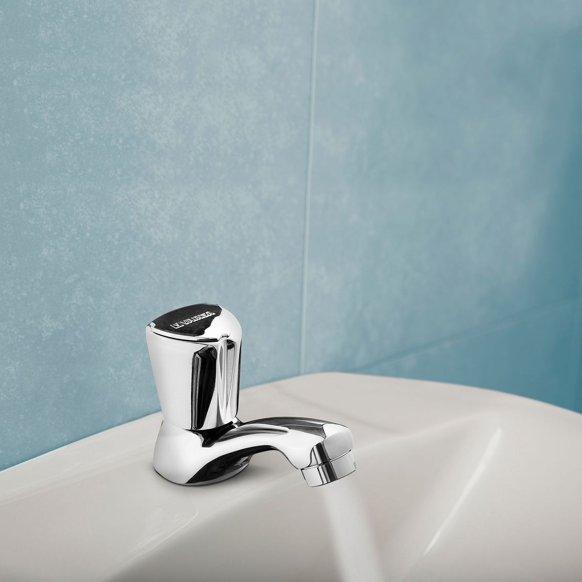 VAINSA - Combo Llave de lavatorio + Llave de ducha