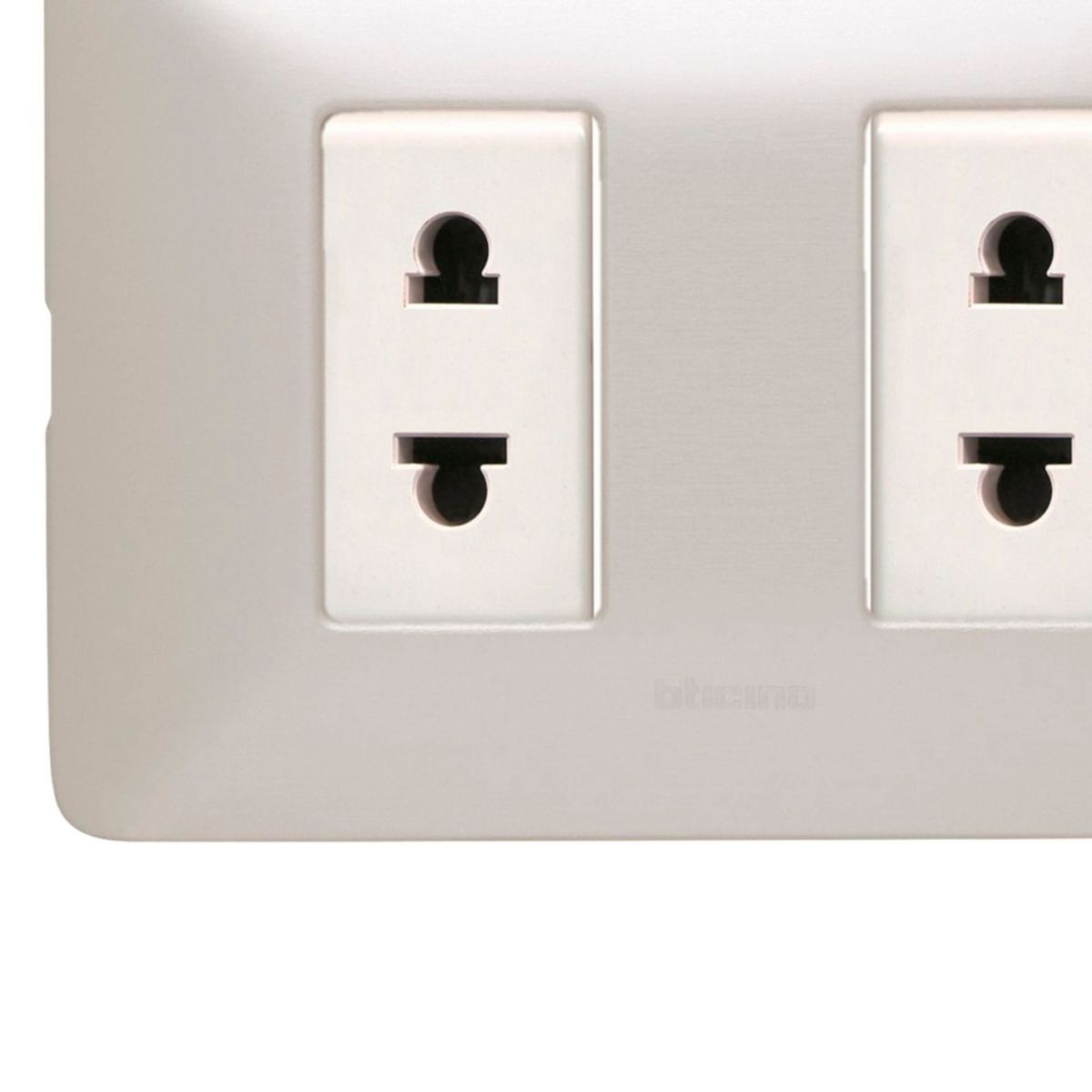 BTICINO - Tomacorriente Doble Matix Gris Aluminio