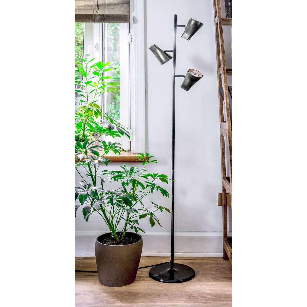 JUST HOME COLLECTION - Lámpara de Pie Irvin Negro 3 Luces Led Integrado