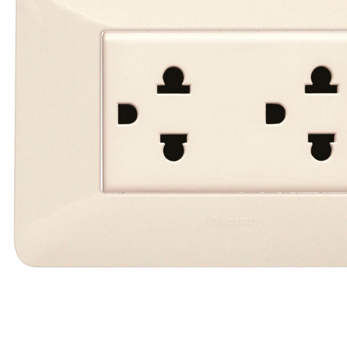 BTICINO - Tomacorriente Doble P/T Matix Marfil