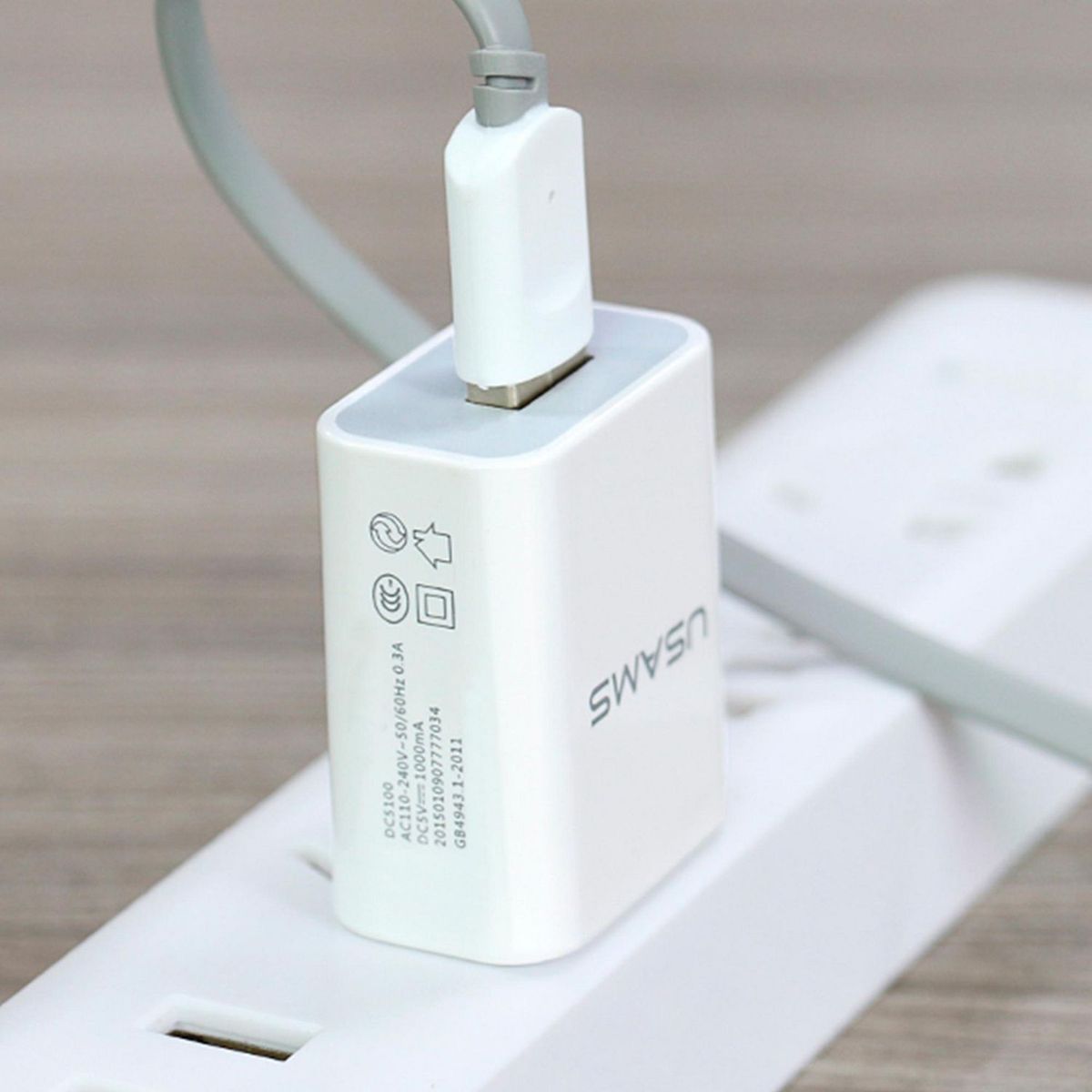 USAMS - Kit iPhone USB Pared con Cable Data Blanco