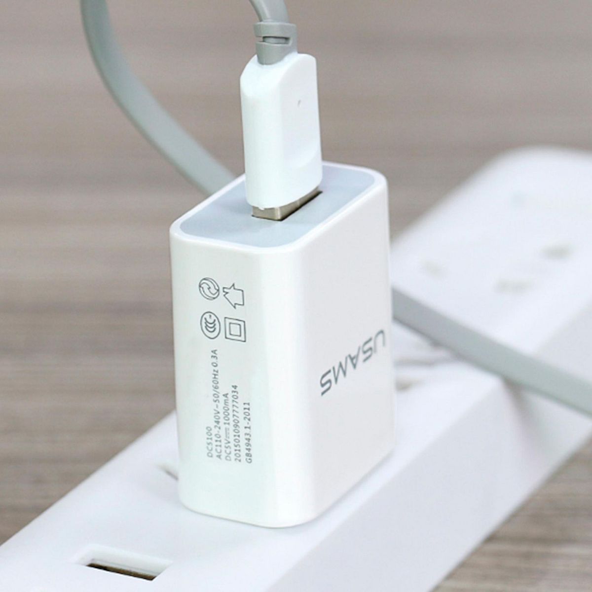 USAMS - Kit Android USB Pared con Cable Data Blanco