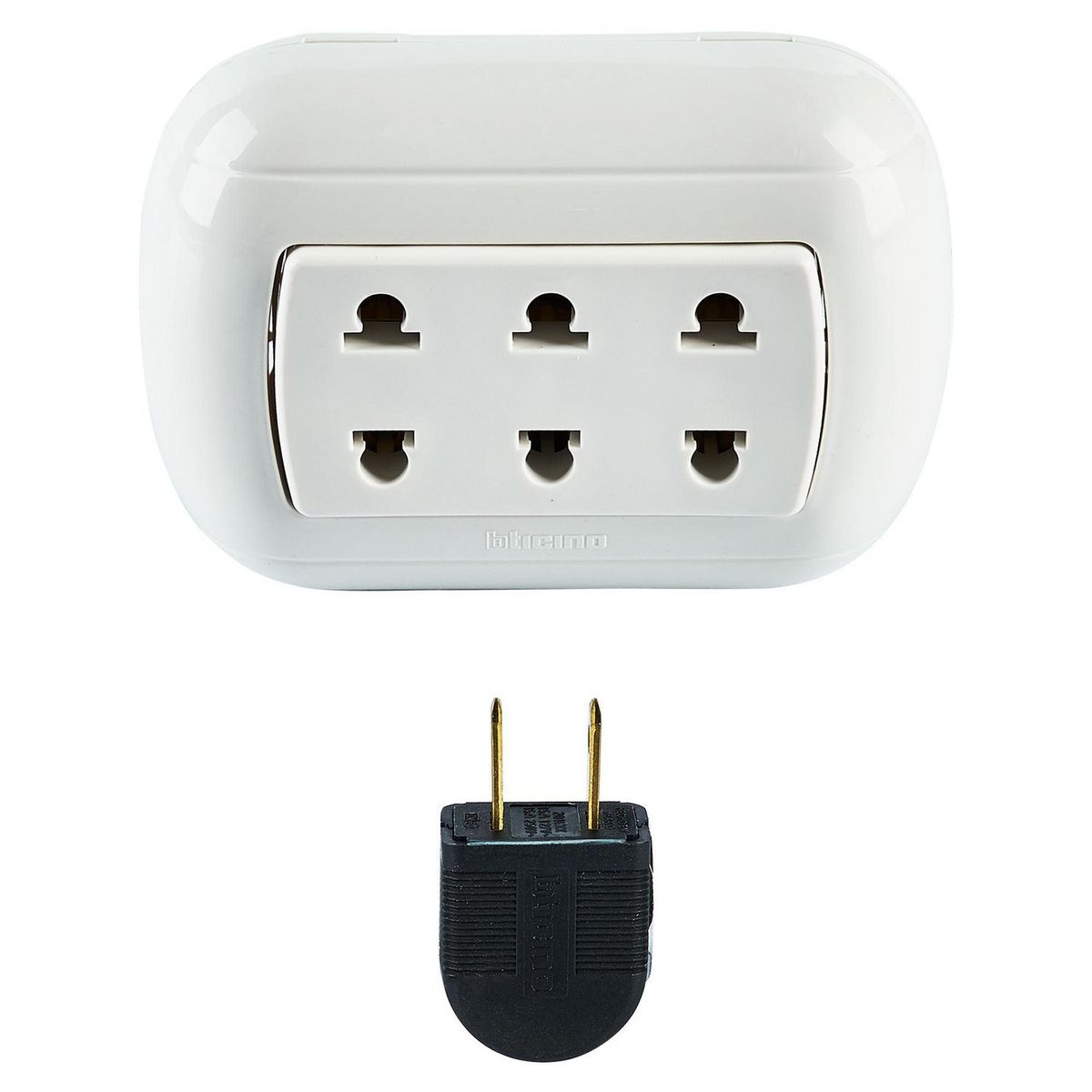 BTICINO - Tomacorriente Triple + Enchufe Oval Blanco