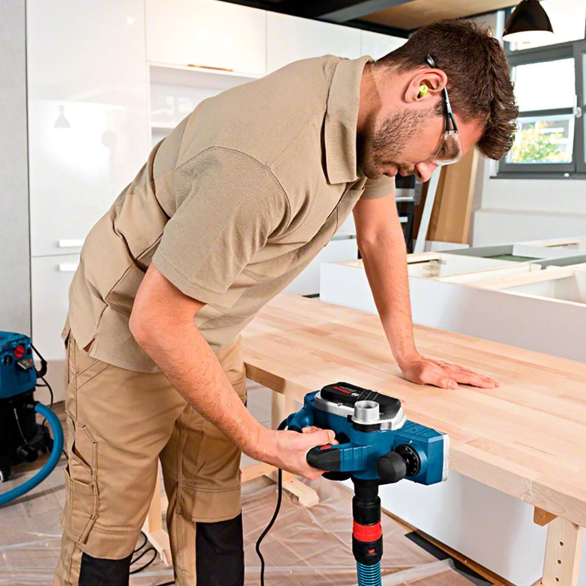 BOSCH - Cepillo Eléctrico 710W GHO 26-82 D Bosch