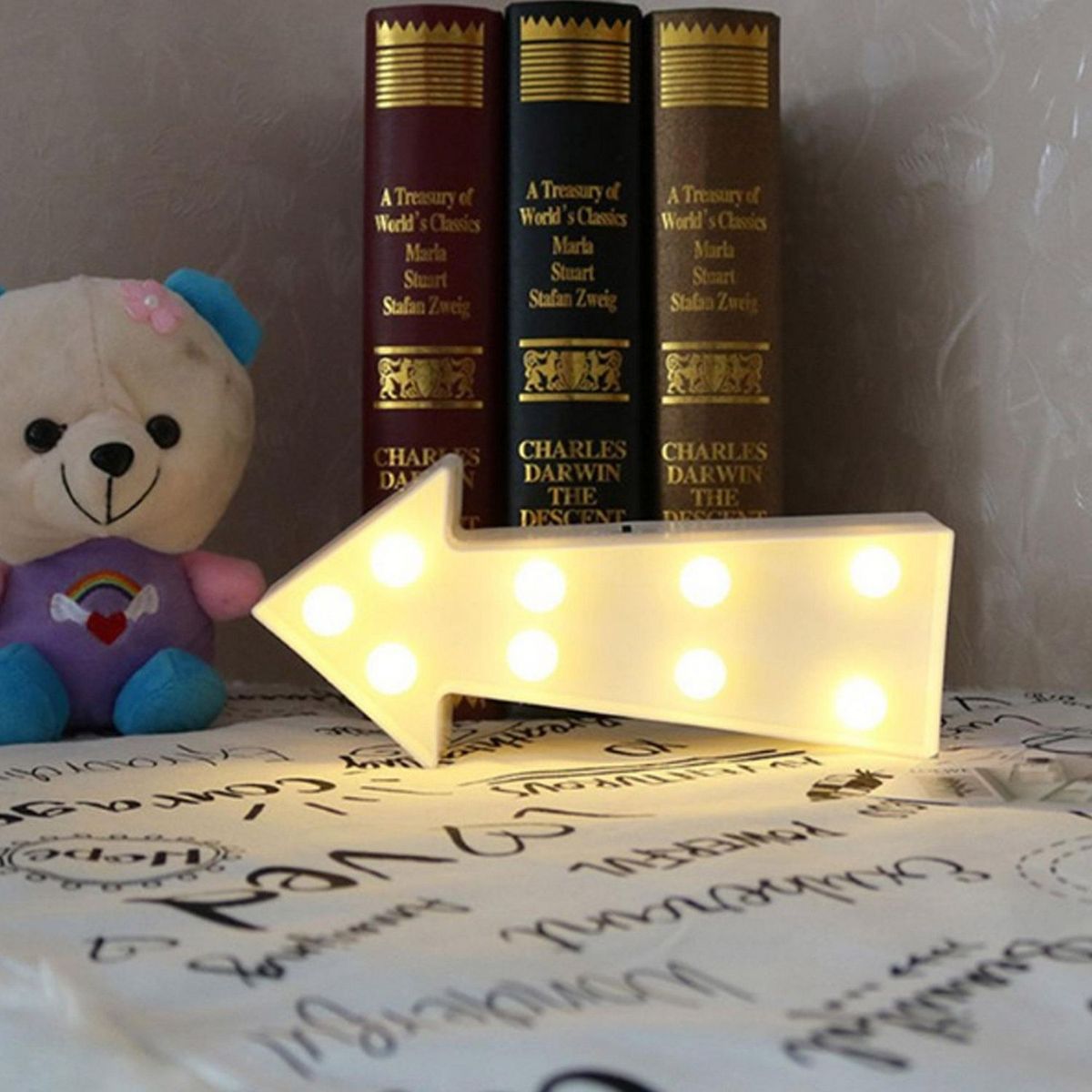 Luminaria Decorativa Marquee Flecha, marca VERTICE - Foto Principal