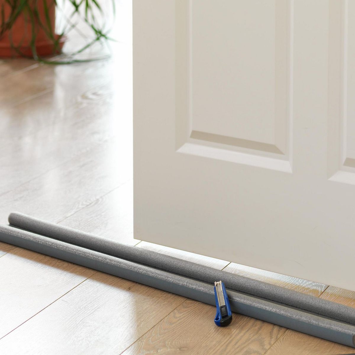 TESA - Burlete Adhesivo para Puerta Flexible Doble Gris