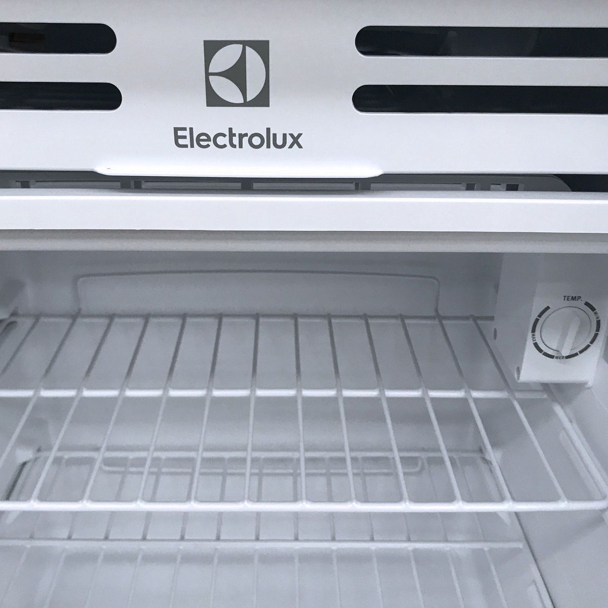 ELECTROLUX - Frigobar Electrolux 90 Lt ERD092MMG Gris