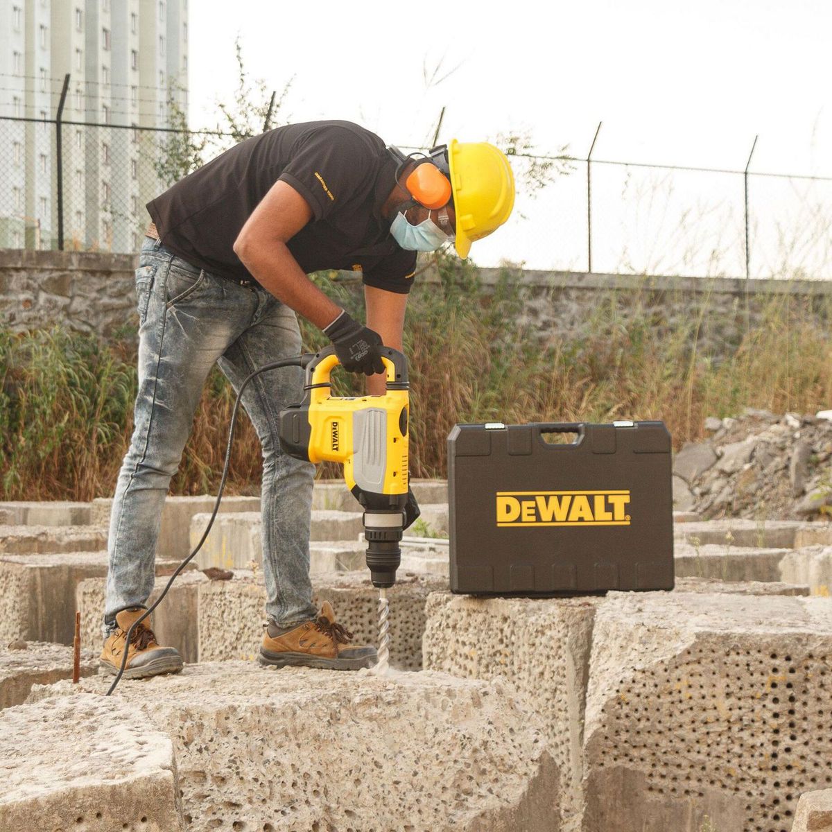 DEWALT - Rotomartillo 1500W Dewalt  D25733K
