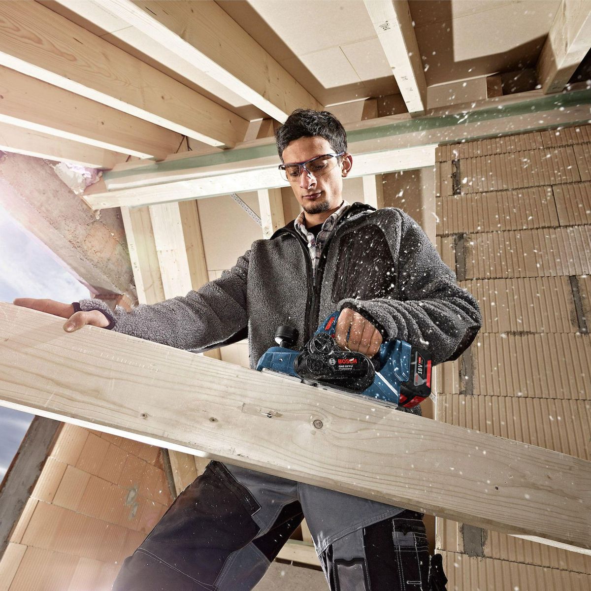 BOSCH - Cepillo Inalámbrico A Batería GHO 18 V-LI (Sin batería) Bosch