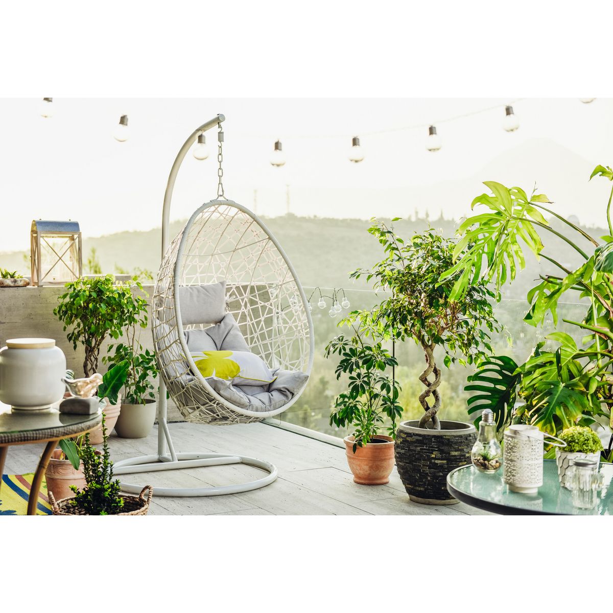 JUST HOME COLLECTION - Silla Colgante Ratán Blanca con Soporte