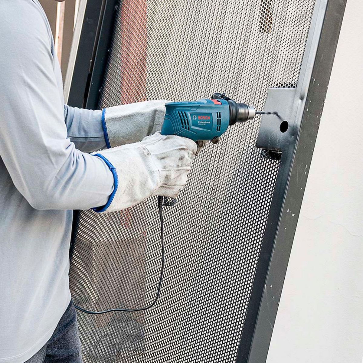 BOSCH - Taladro Percutor Eléctrico Bosch 1/2" 550W GSB 550 + Maletín