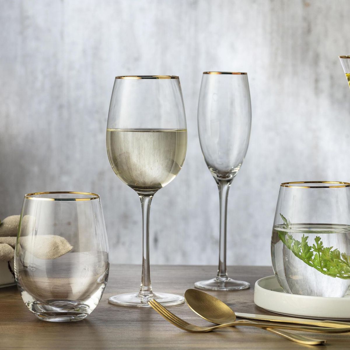 JUST HOME COLLECTION - Copa de Vino con Ribete Dorado