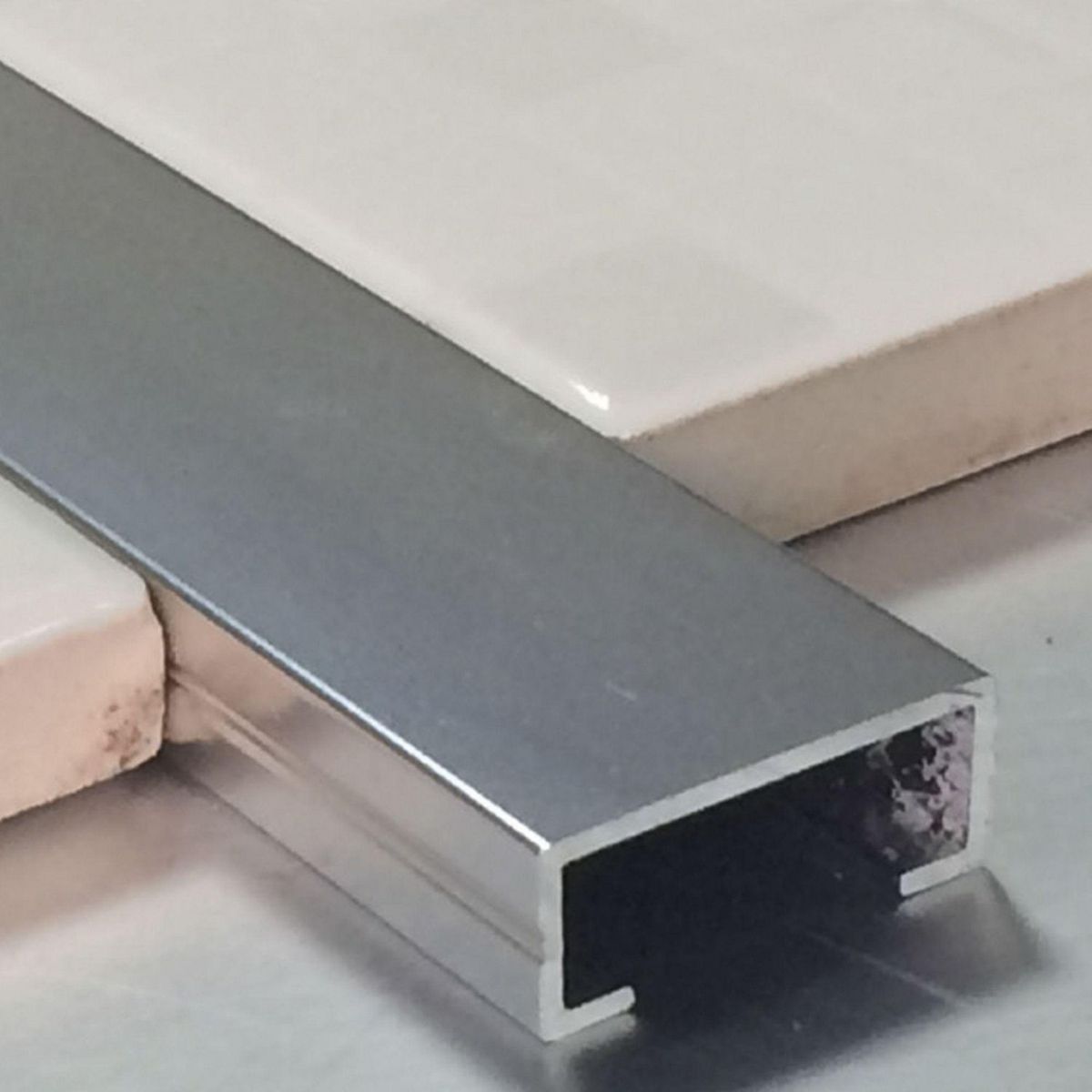 KANTU - Deco Listelo Recto 10mm Aluminio