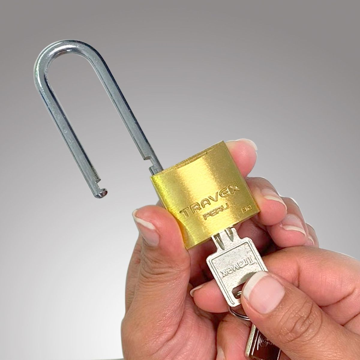 TRAVEX - Candado de Arco Alto Travex 30 mm