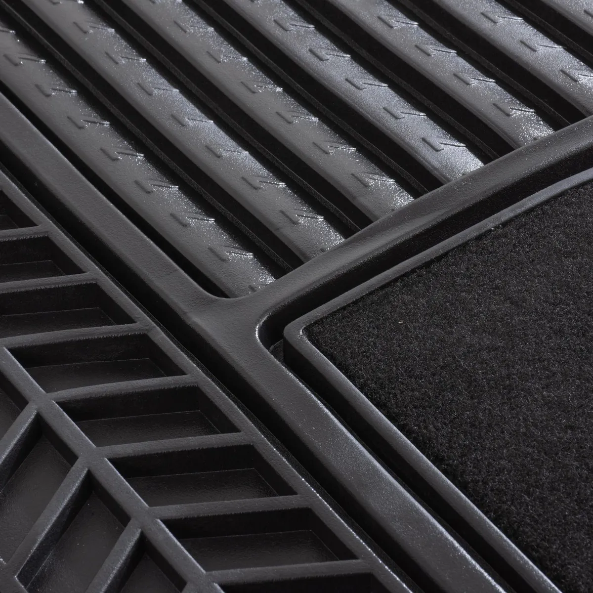 AUTOSTYLE - Protector de Piso 4 Piezas con Alfombra