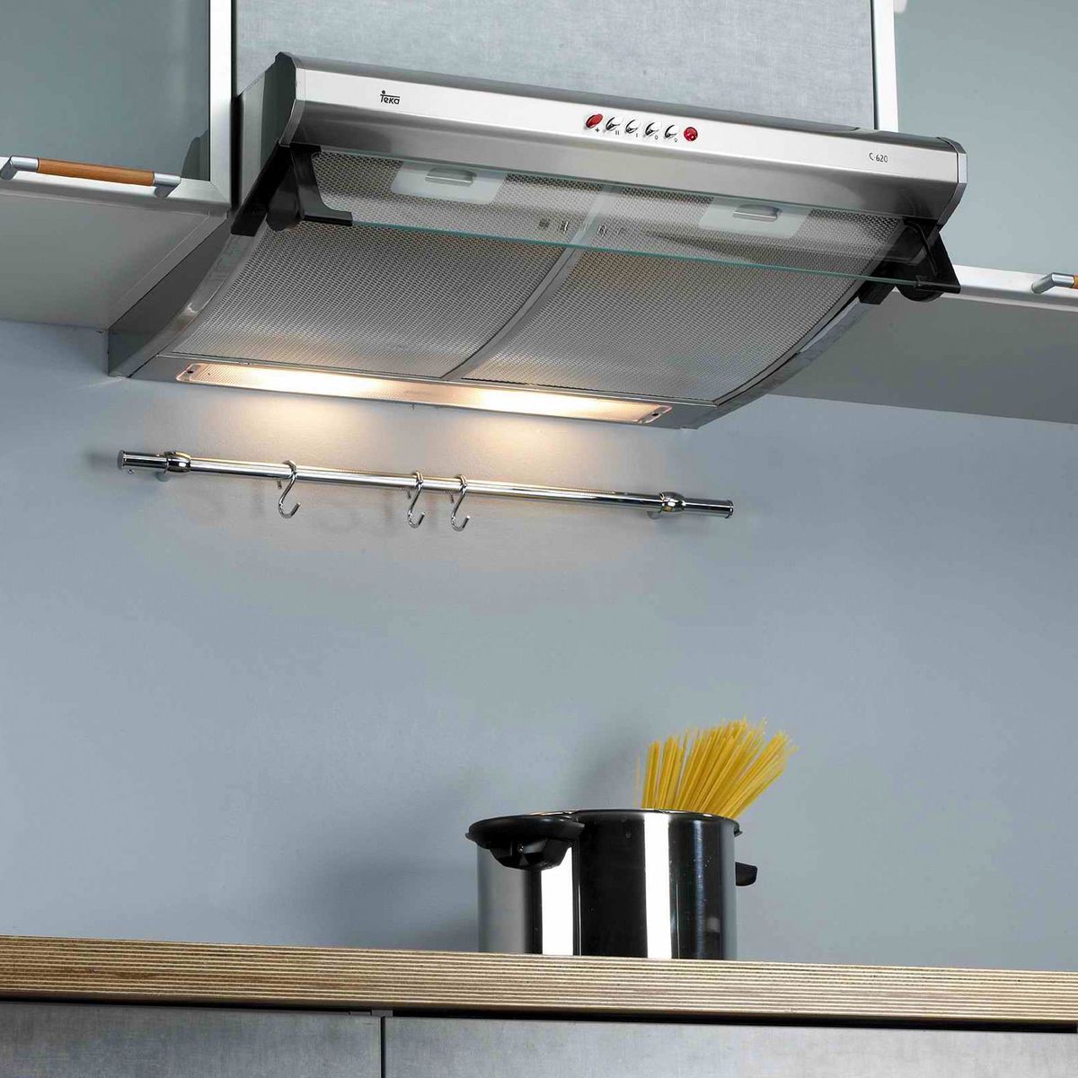 TEKA - Combo Cocina Empotrable 4G 60 AI CI + Campana Tradicional C 6310 C/F