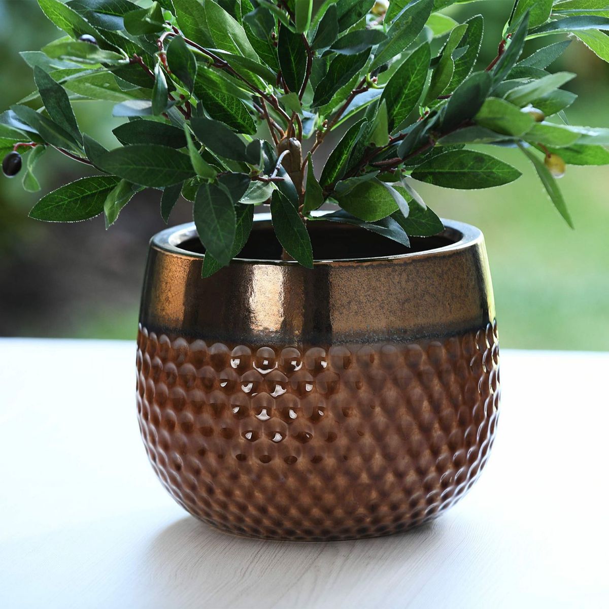 JUST HOME COLLECTION - Maceta Kura Color Tabaco/Dorado 22x18x