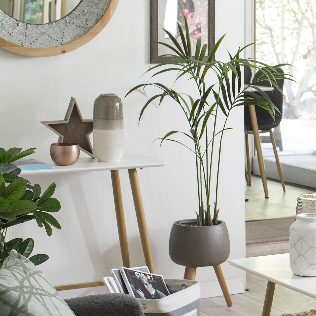 JUST HOME COLLECTION - Macetero con Patas Café 29x42x