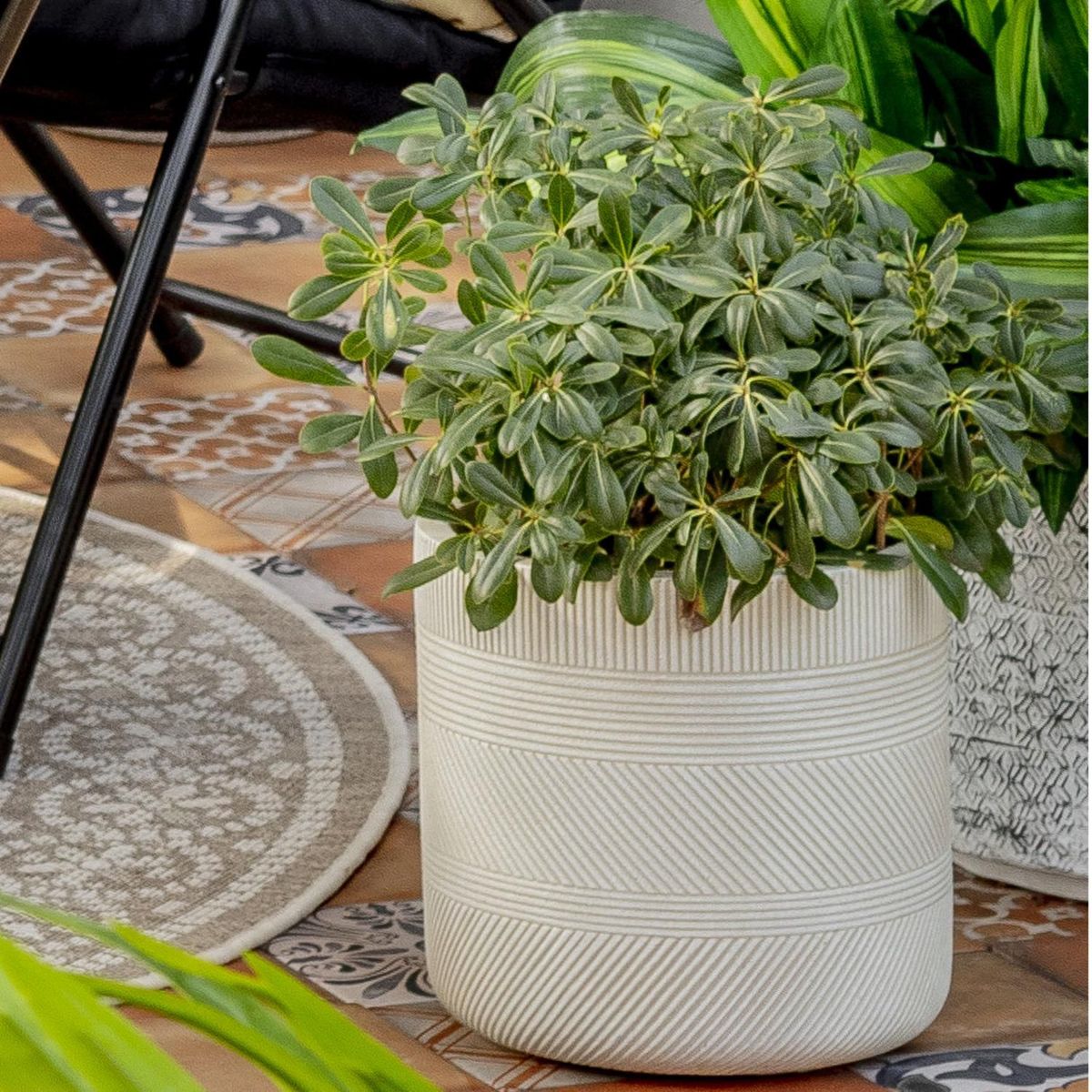 JUST HOME COLLECTION - Macetero Fibra Line Sand Color Café 39x39x