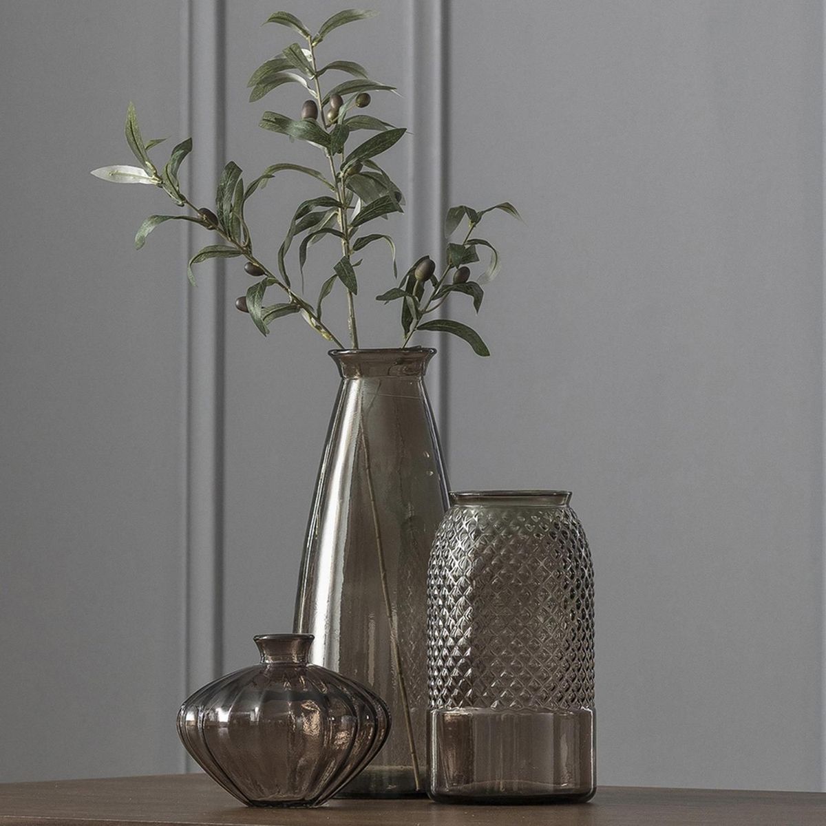 HOMY - Jarrón Diamante Vidrio Humo 15x28cm