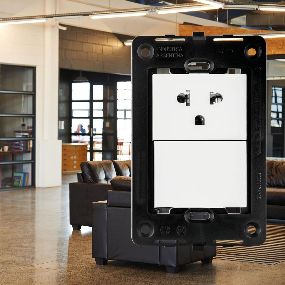 SICA - Tomacorriente Simple Universal + Tierra Silight Blanco