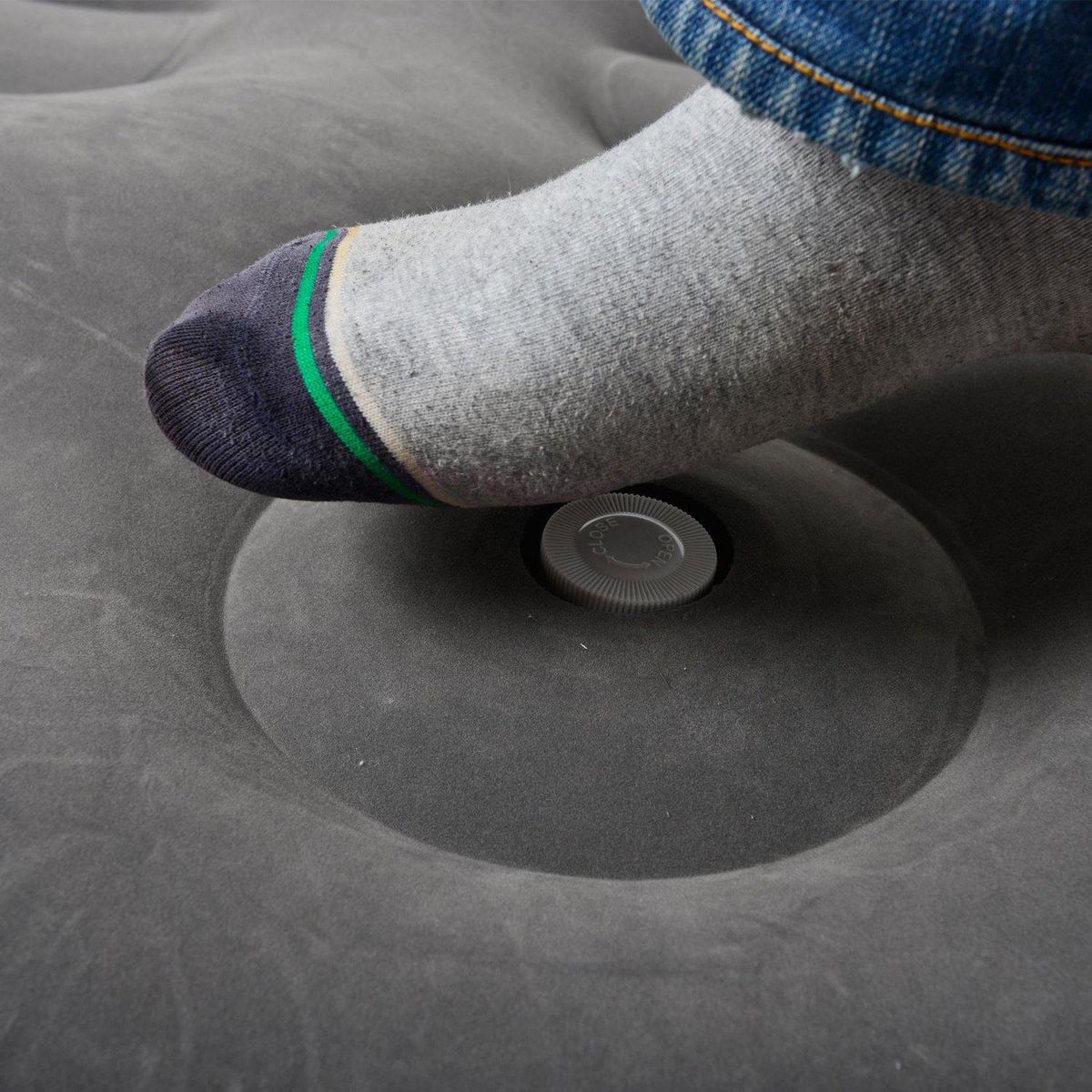 KLIMBER - Combo Colchón Inflable 2 Plazas Plomo + Bomba de Pie