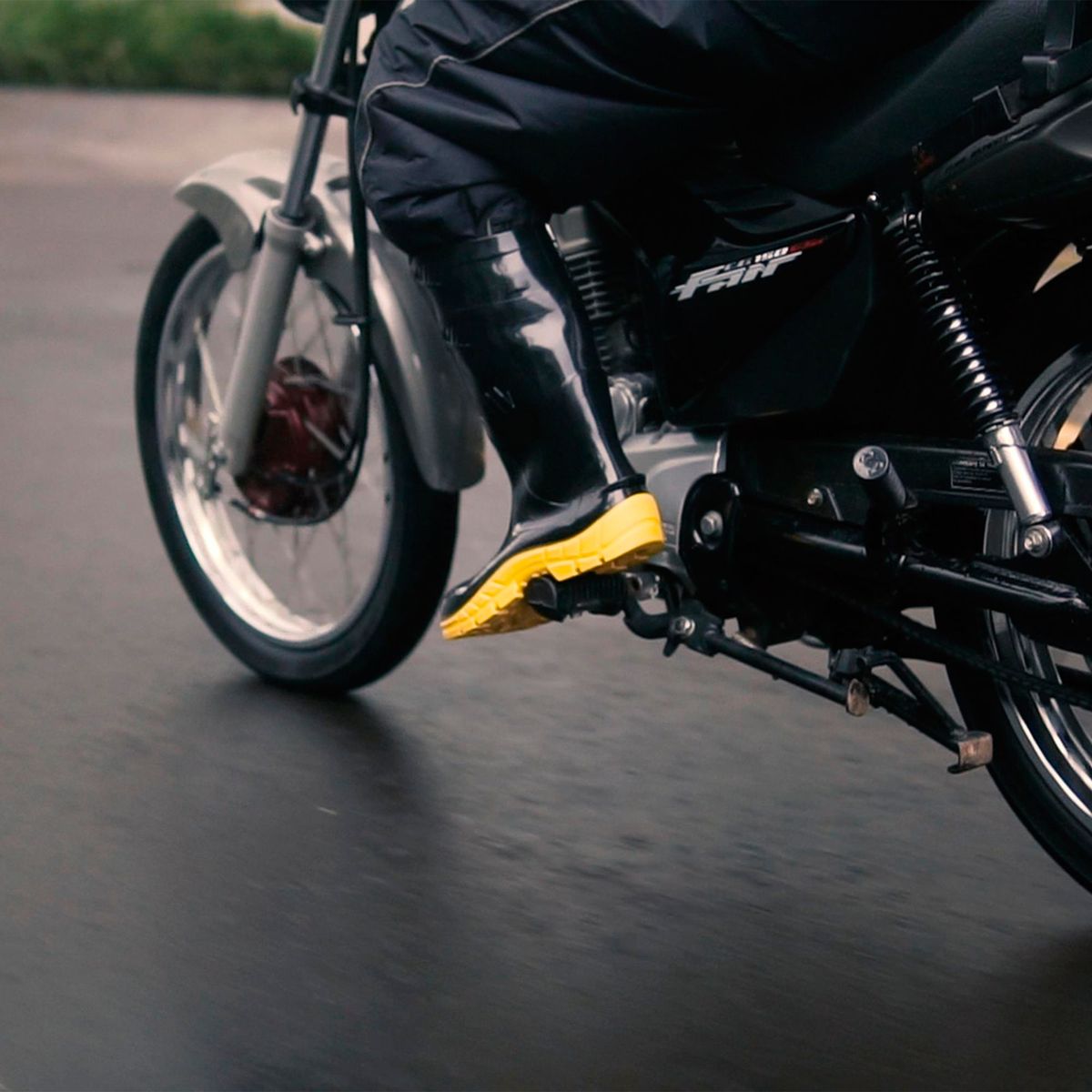 PREDATOR - Bota de Seguridad de PVC con Puntera de Acero Unisex