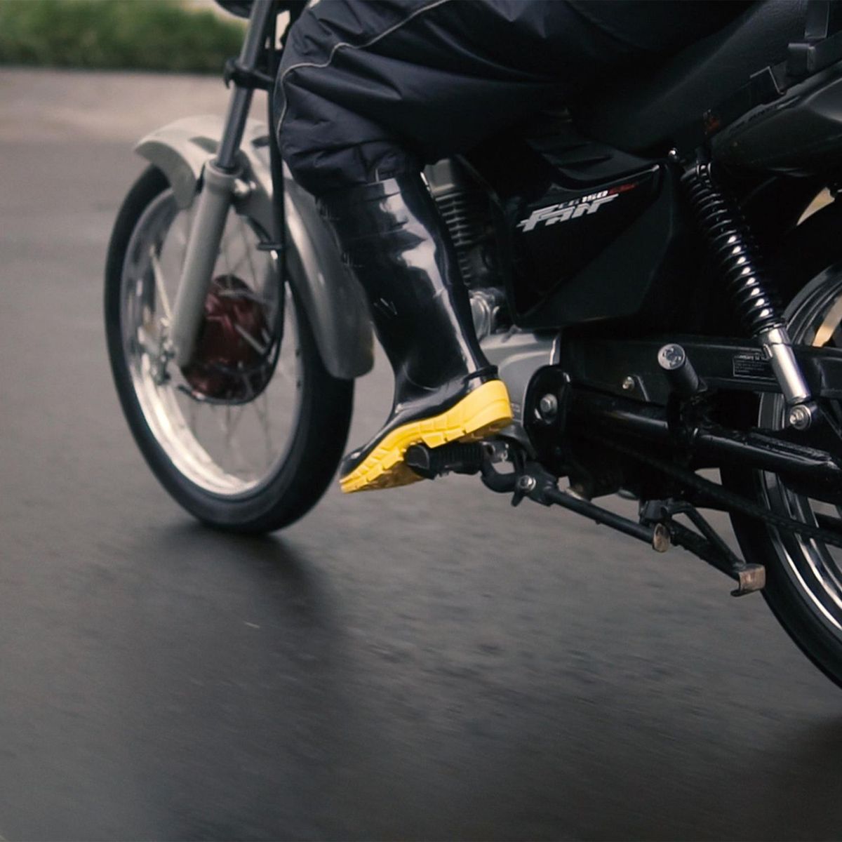 PREDATOR - Bota de Seguridad de PVC con Puntera de Acero Unisex