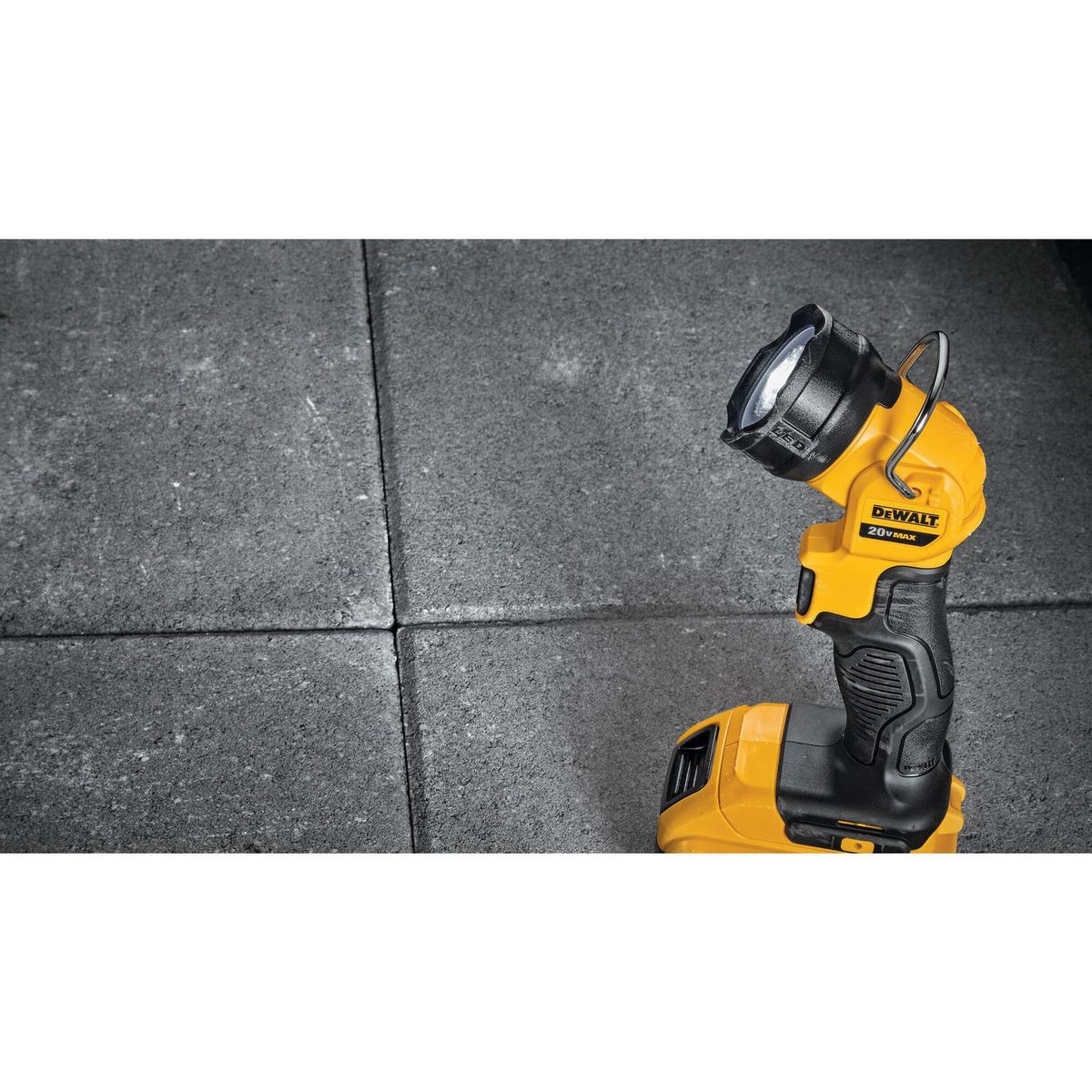 DEWALT - Linterna de Trabajo Inalámbrica 20V DCL040 (Sin batería) Dewalt.