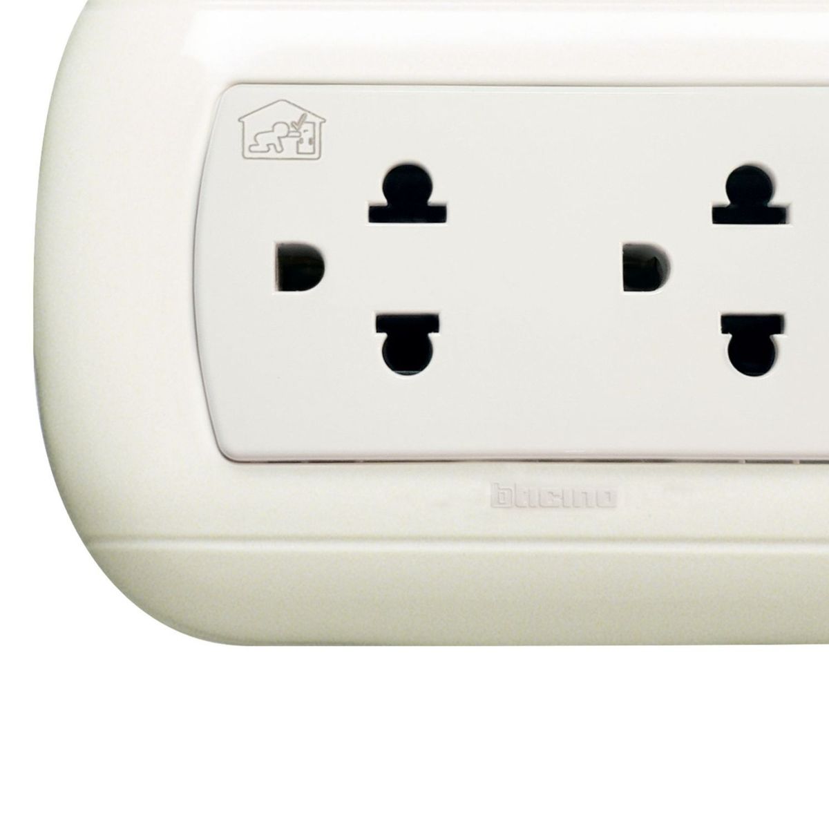 BTICINO - Tomacorriente Doble P/T Oval Blanco