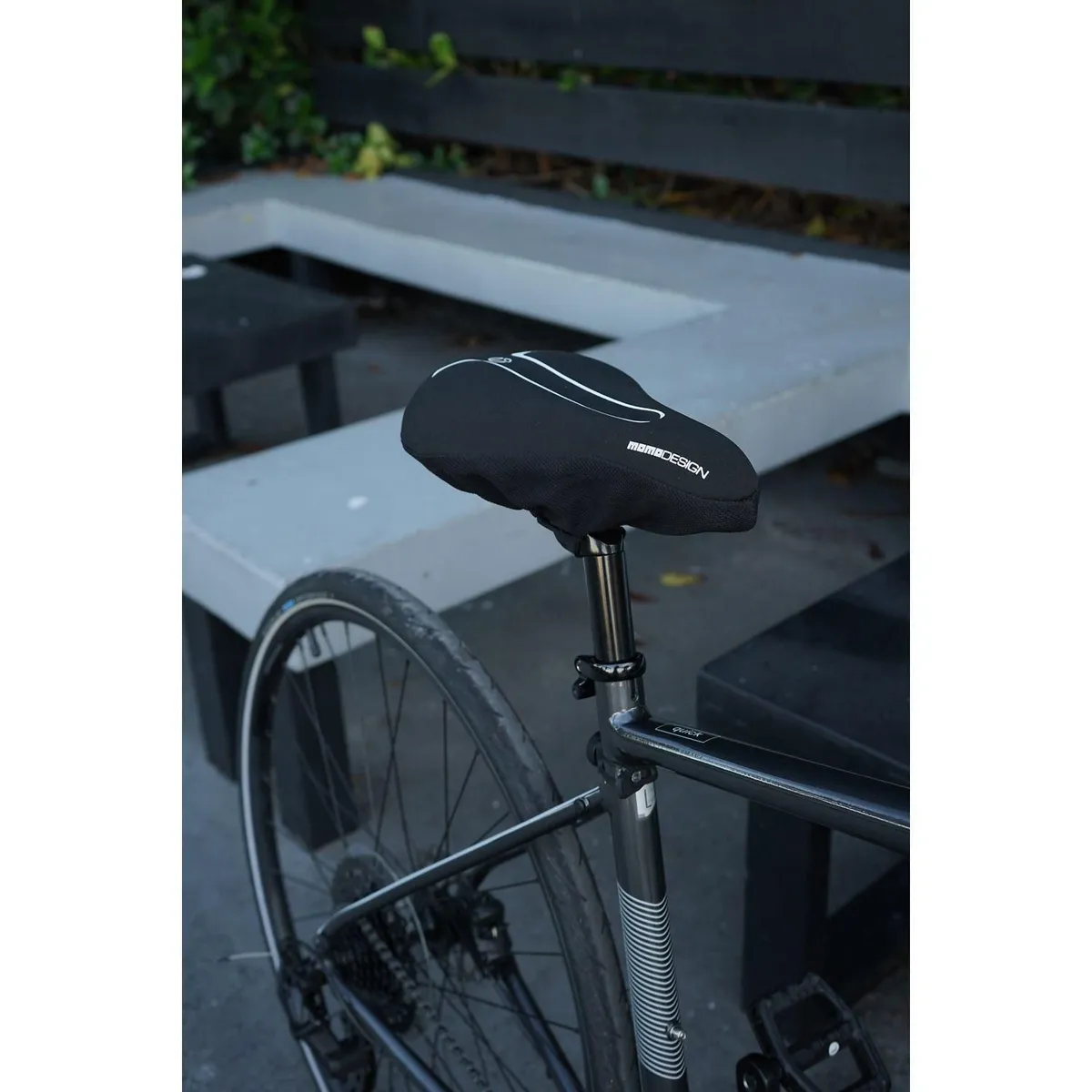 MOMO - Asiento Bicicleta Momo Gel con Luz Color Negro