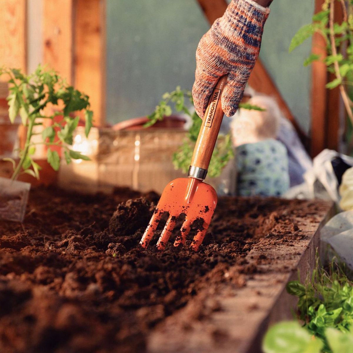 TRAMONTINA - Tenedor para Jardín 4D Mango de Madera