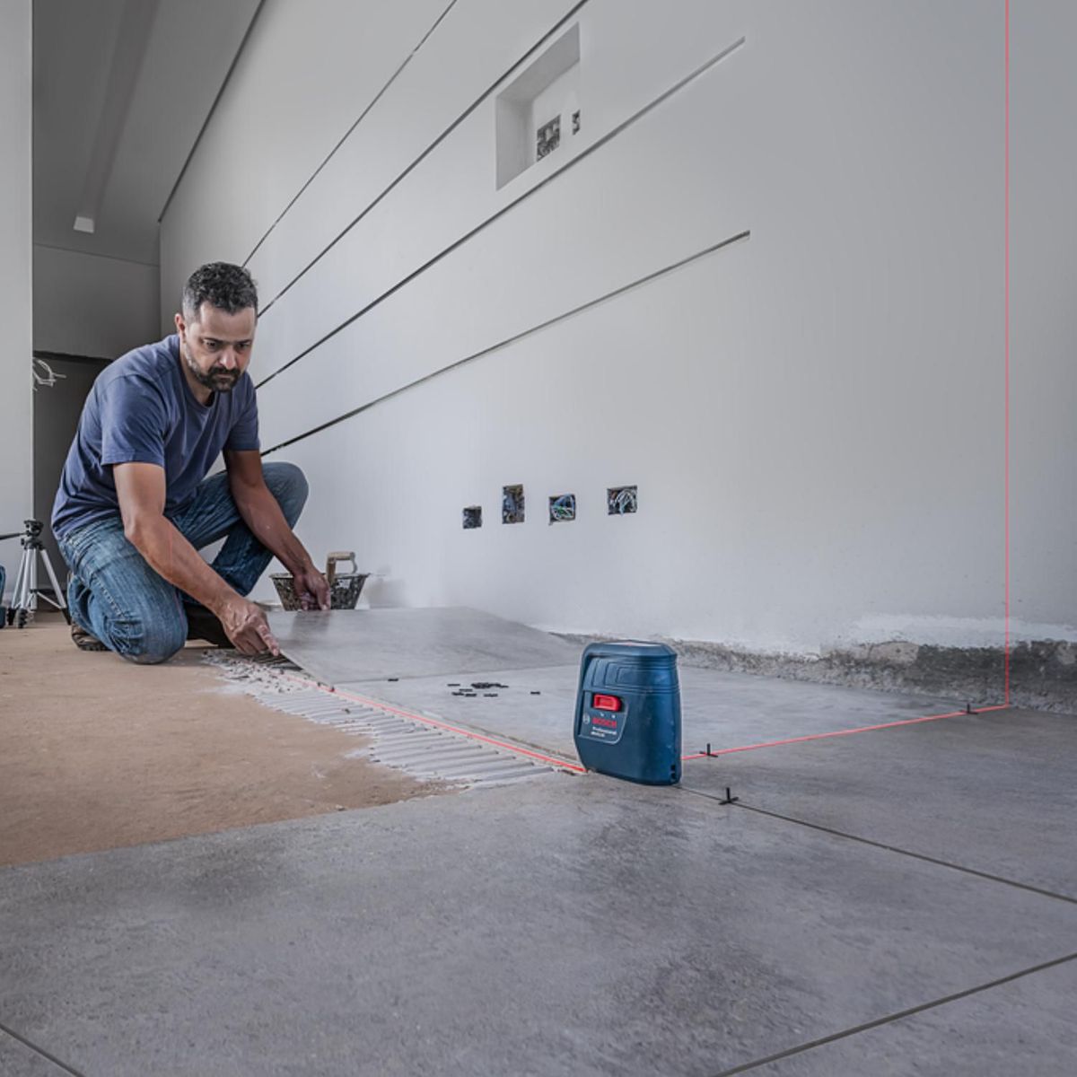 BOSCH - Nivel Láser Bosch Nivelox alcance 15m con trípode y maletín