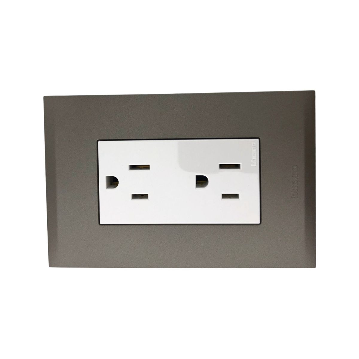 BTICINO - Tomacorriente Doble Americano Modus 4 Terra