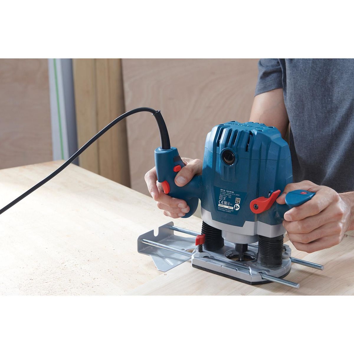 BOSCH - Fresadora GOF 130-1300W + Accesorios Bosch