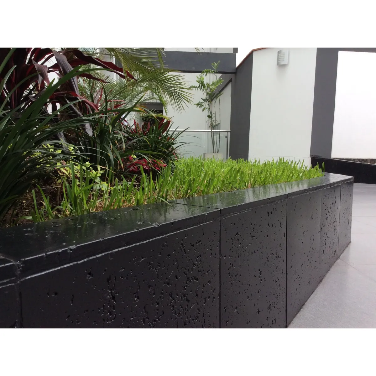 STYLO - Baldosa Travertino Carbón 40 x 40cm 0.32m2