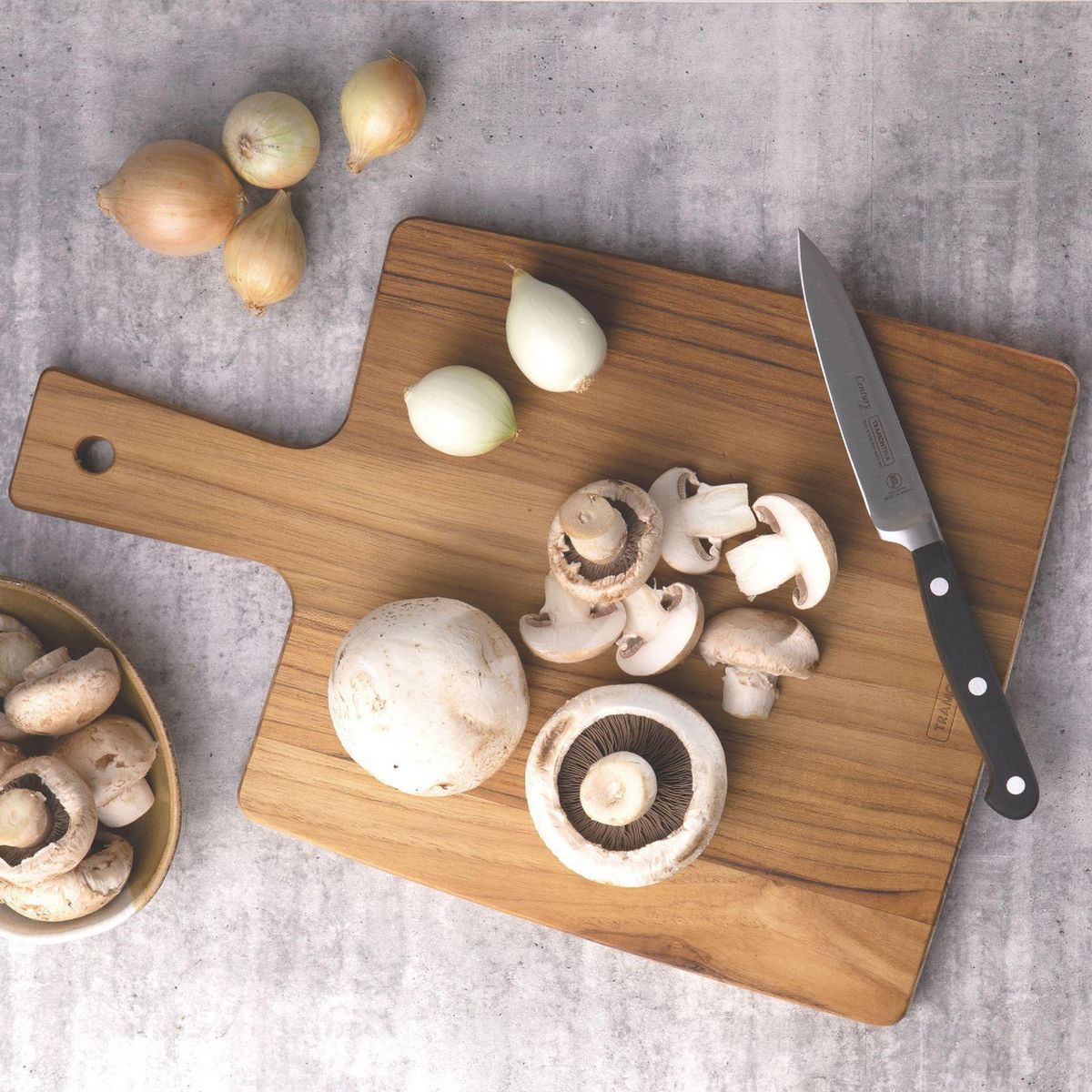 TRAMONTINA - Tabla de Cortar con Mango 40x27