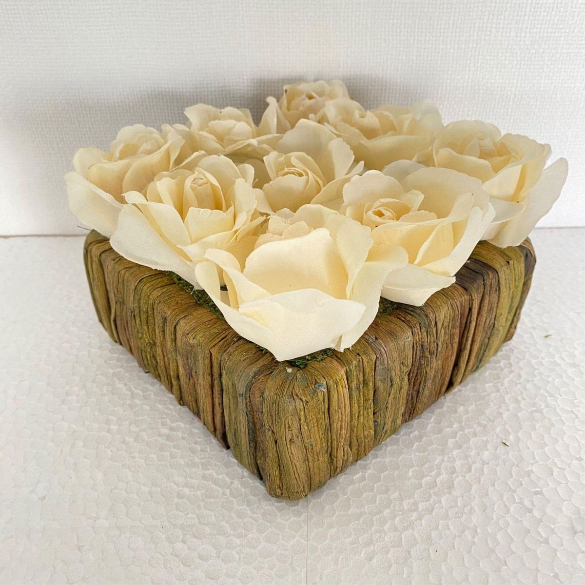 GENERICO - Arreglo Floral En Cajita Blanco 17x11cm