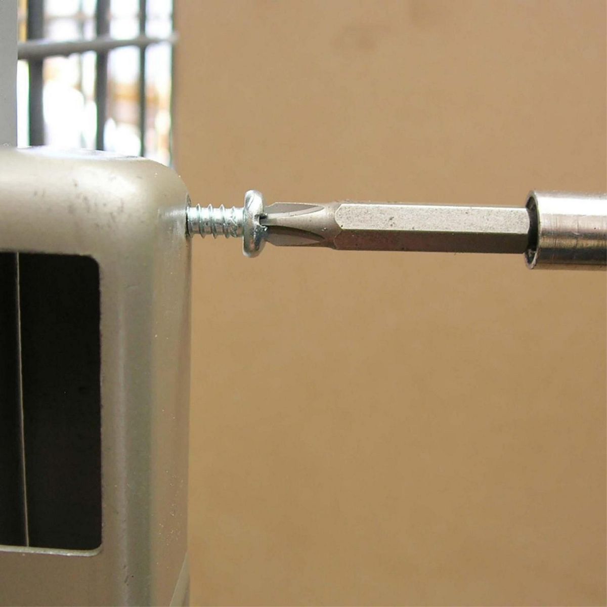 MAMUT - Tornillo Roscalata Cabeza Binding Phillips Inoxidable 6x5/8 4 unid.