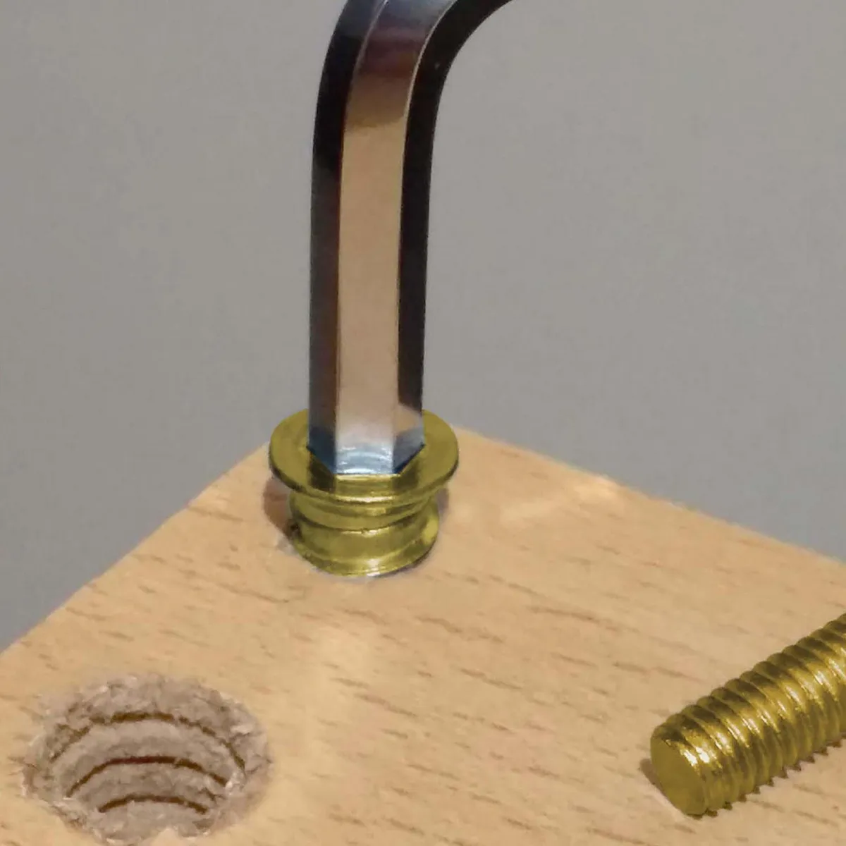 MAMUT - Inserto para Madera M6x8 2 unid.