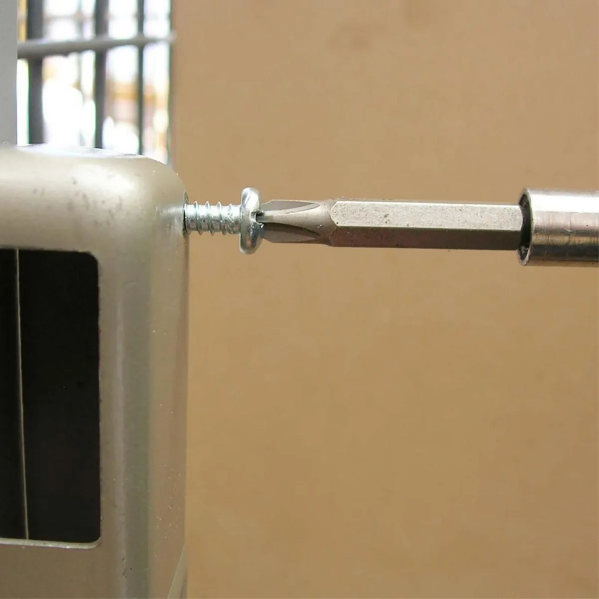 MAMUT - Tornillo Roscalata Cabeza Binding Phillips Inoxidable 8x2 1/2 4 unid.