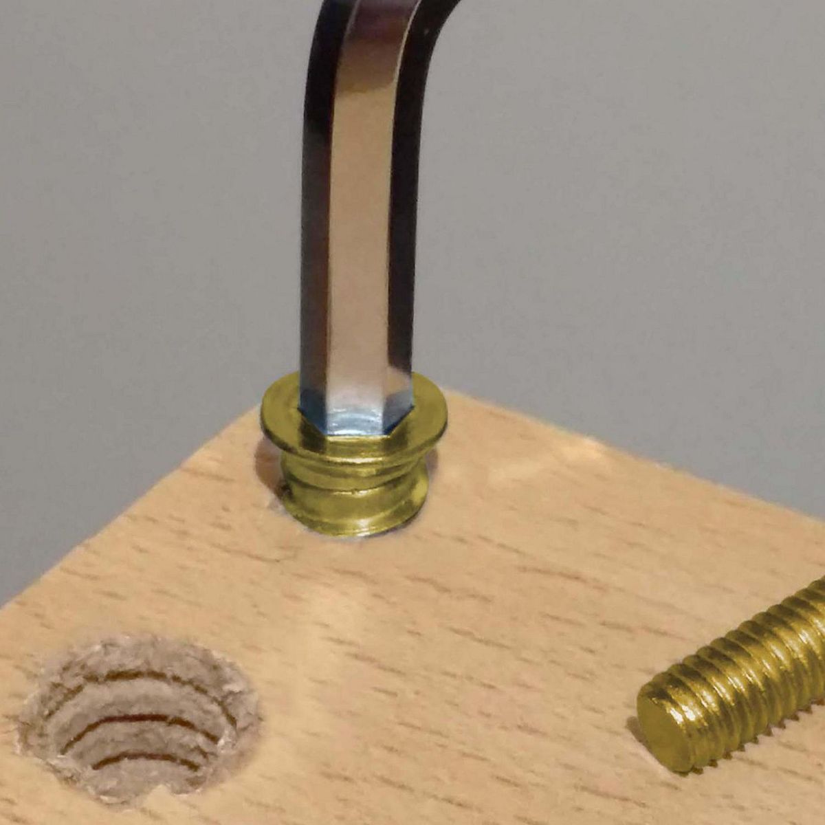 MAMUT - Inserto para Madera M4x10 2 unid.