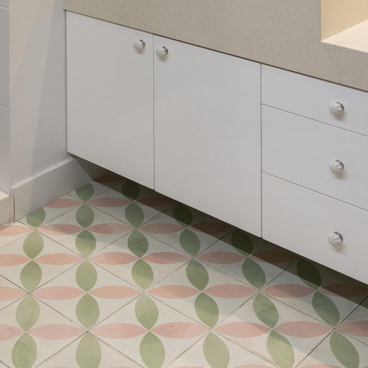  - Mosaico Empastado 4 Pétalos 20x20cm