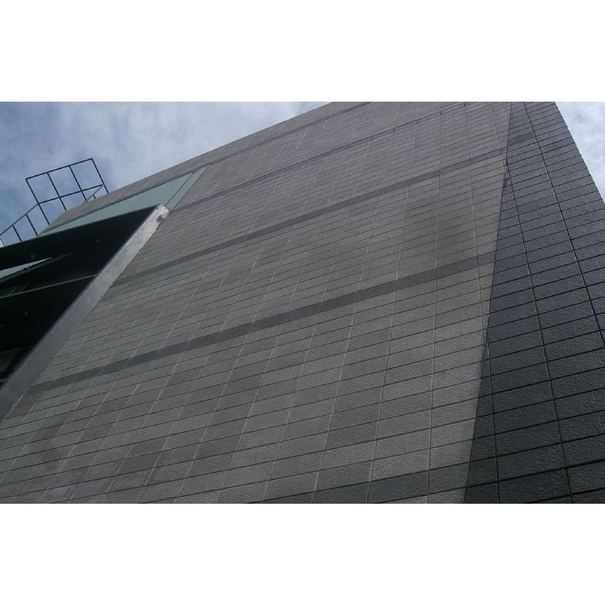 SPAZIO - Piedra Volcán Gris Oscuro 10x20cm 0.2m2