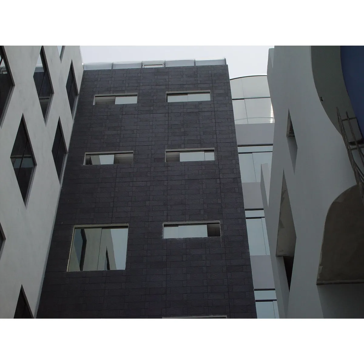 SPAZIO - Piedra Volcán Carbón 10 x 20cm 0.20m2